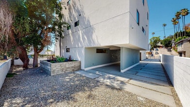 3820 1/2 Montclair St in Los Angeles, CA - Foto de edificio - Building Photo