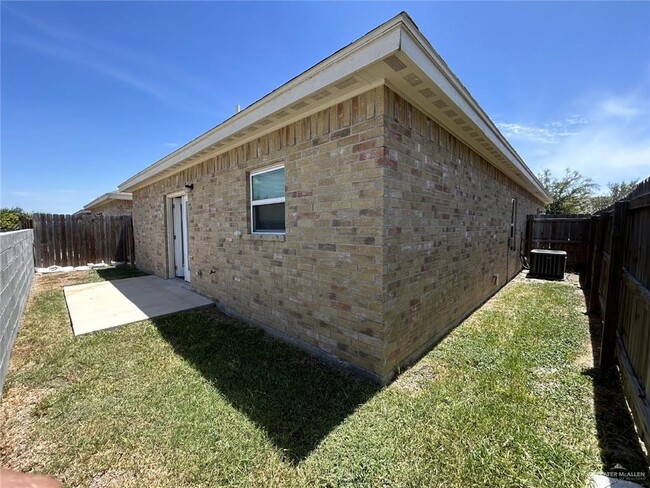 14 Tinsley Ave in Edinburg, TX - Building Photo - Building Photo