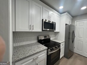 5961 Sherwood Trace in Stonecrest, GA - Building Photo - Building Photo