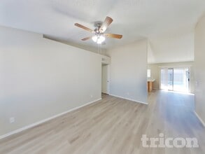 10717 West Campbell Ave in Phoenix, AZ - Foto de edificio - Building Photo