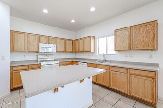 17435 W Saguaro Ln in Surprise, AZ - Building Photo - Building Photo