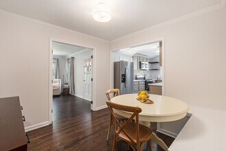 4302 W 77th Terrace in Prairie Village, KS - Building Photo - Building Photo