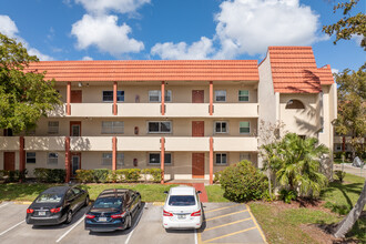 Sunrise Lakes Condominiums Phase One in Sunrise, FL - Building Photo - Building Photo