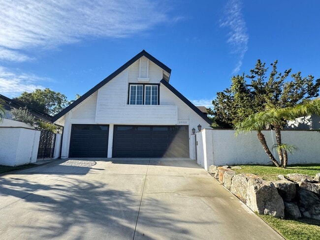 property at 25521 Alisal Ave