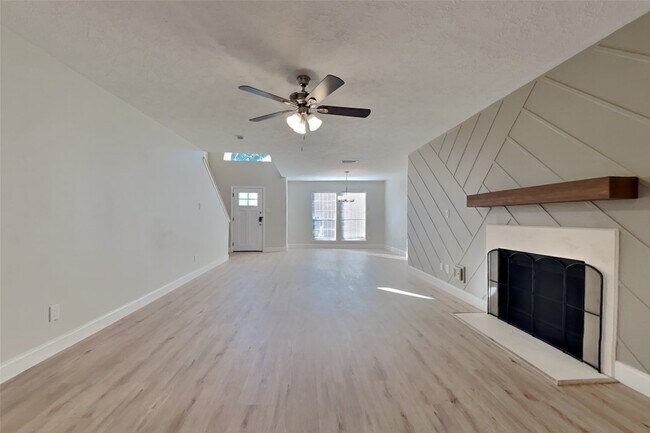 18714 Timber Way Dr in Humble, TX - Foto de edificio - Building Photo