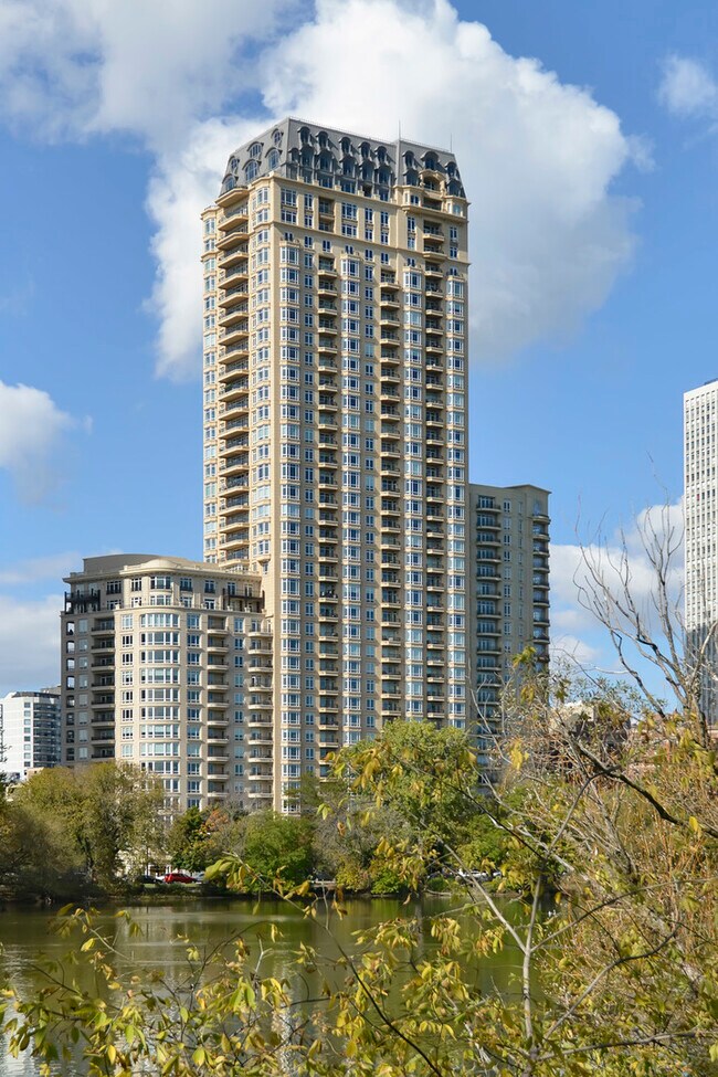 property at 2550 N Lakeview Ave