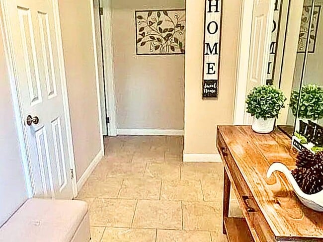 18 Adele Rd in West Nyack, NY - Building Photo - Building Photo