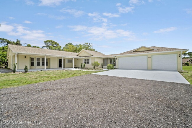 5325 Country Ln in Merritt Island, FL - Building Photo - Building Photo