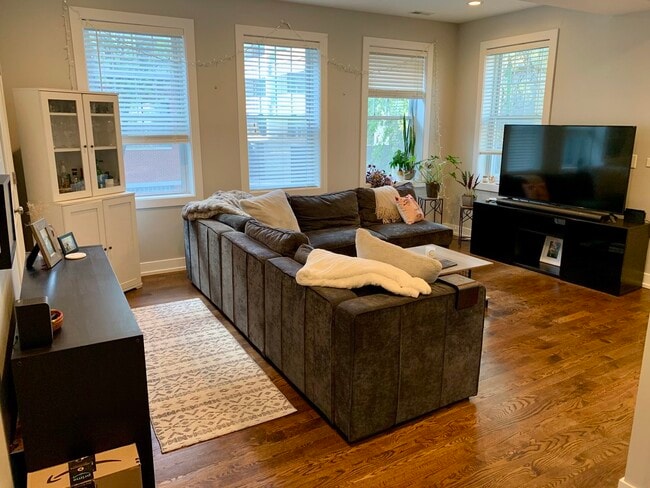 2658 W Homer St in Chicago, IL - Building Photo - Building Photo