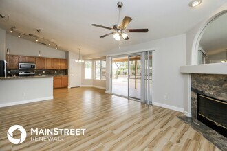 1668 E Golden Ln in Chandler, AZ - Foto de edificio - Building Photo