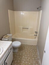 1090 N Guignard Dr in Sumter, SC - Building Photo - Building Photo