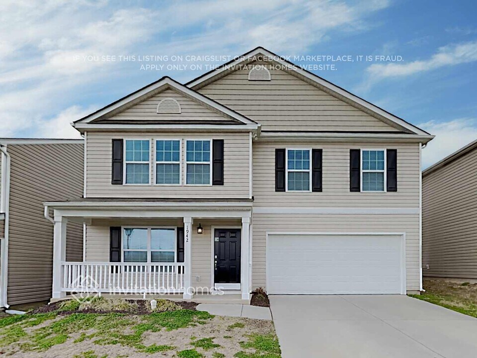 1942 Greenbrook Trl in Dallas, NC - Building Photo