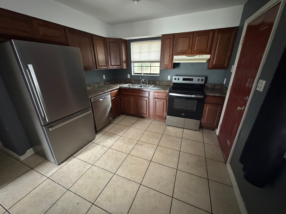 1924 Nekoma Ct, Unit 1926 in Tallahassee, FL - Building Photo