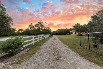 704 Ridgmar Rd in Leander, TX - Building Photo - Building Photo