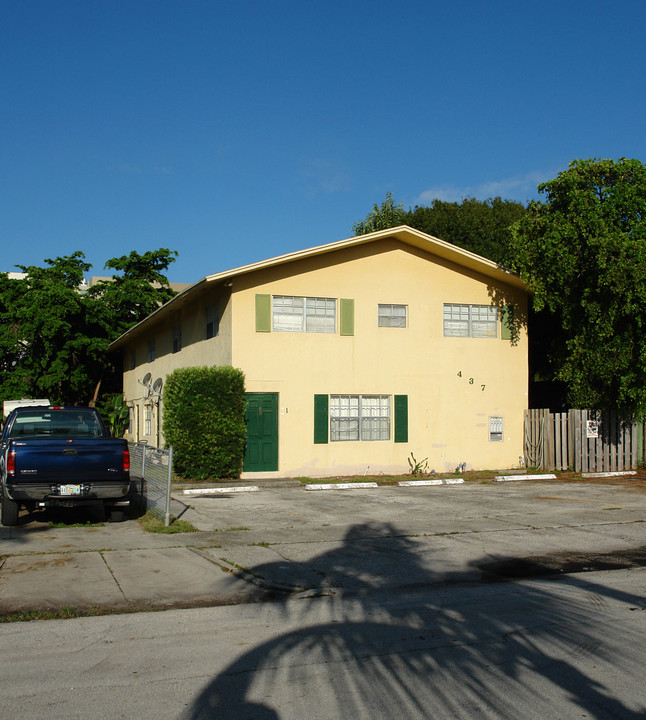 437 NE 1st Ave in Fort Lauderdale, FL - Building Photo