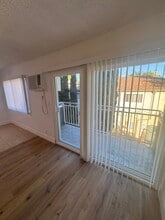 1810 N Bronson Ave in Los Angeles, CA - Building Photo - Building Photo