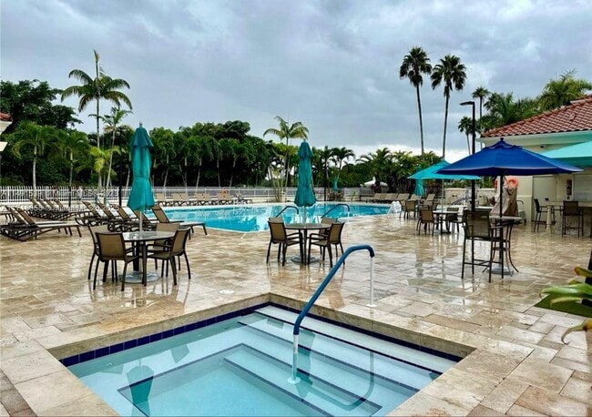 4970 NW 102nd Ave in Doral, FL - Building Photo - Building Photo