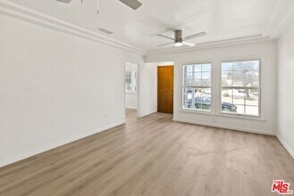 820 W 98th St in Los Angeles, CA - Building Photo - Building Photo