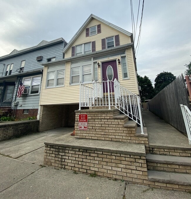 property at 36 W 27th St