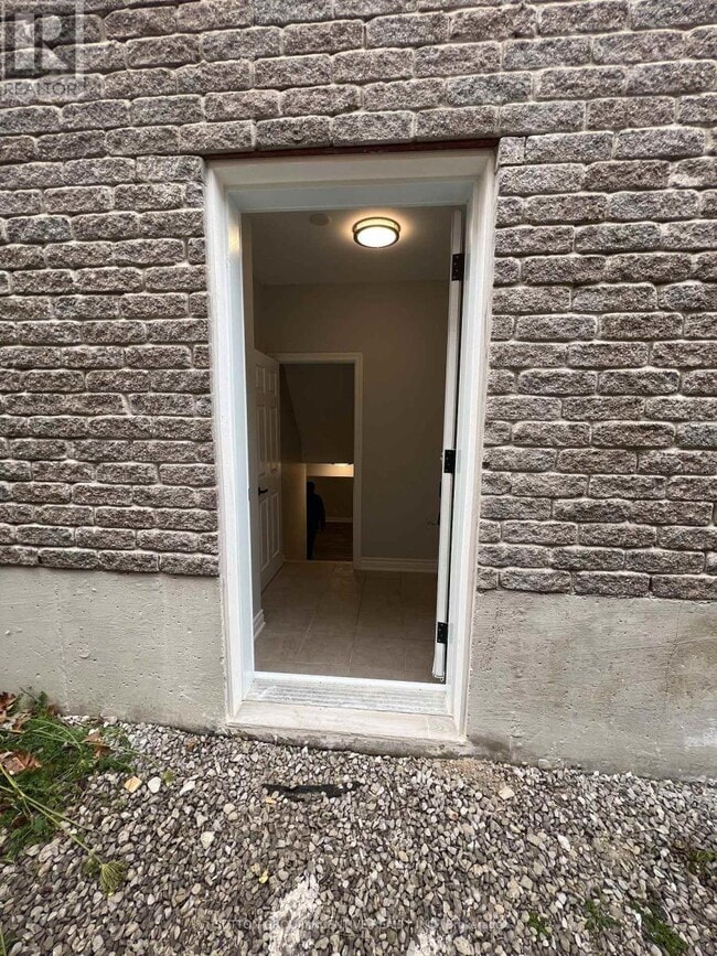 114 Raymond Crescent in Barrie, ON - Building Photo - Building Photo