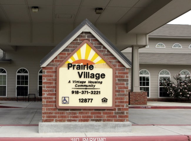 Prairie Village in Collinsville, OK - Foto de edificio - Building Photo