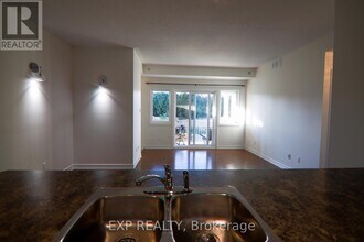 137 Harthill Way in Ottawa, ON - Building Photo - Building Photo