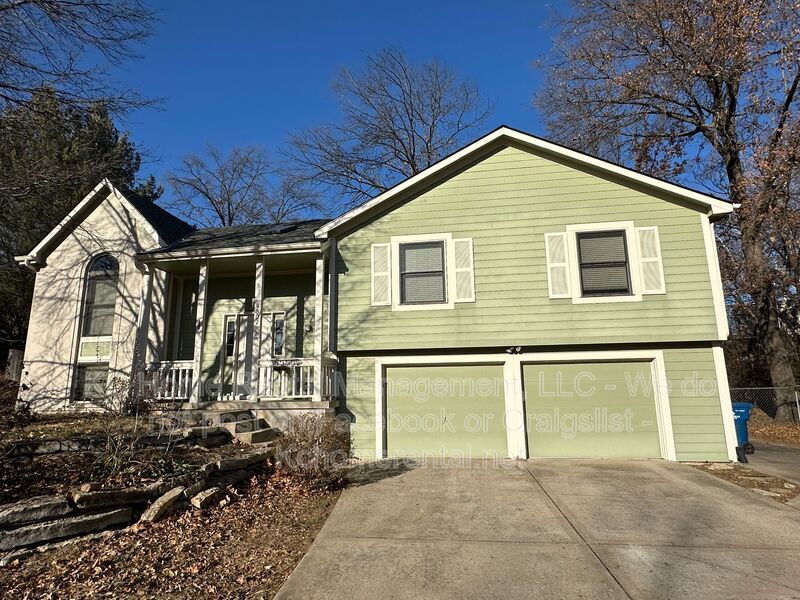 9802 NW 72nd Terrace in Weatherby Lake, MO - Building Photo