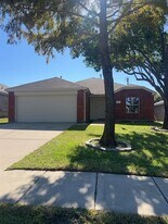 1014 Hampton Dr in Forney, TX - Building Photo