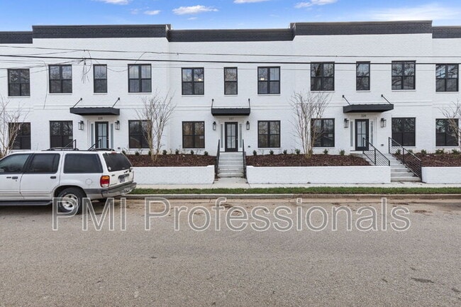 property at 231 S Bilbro Ave