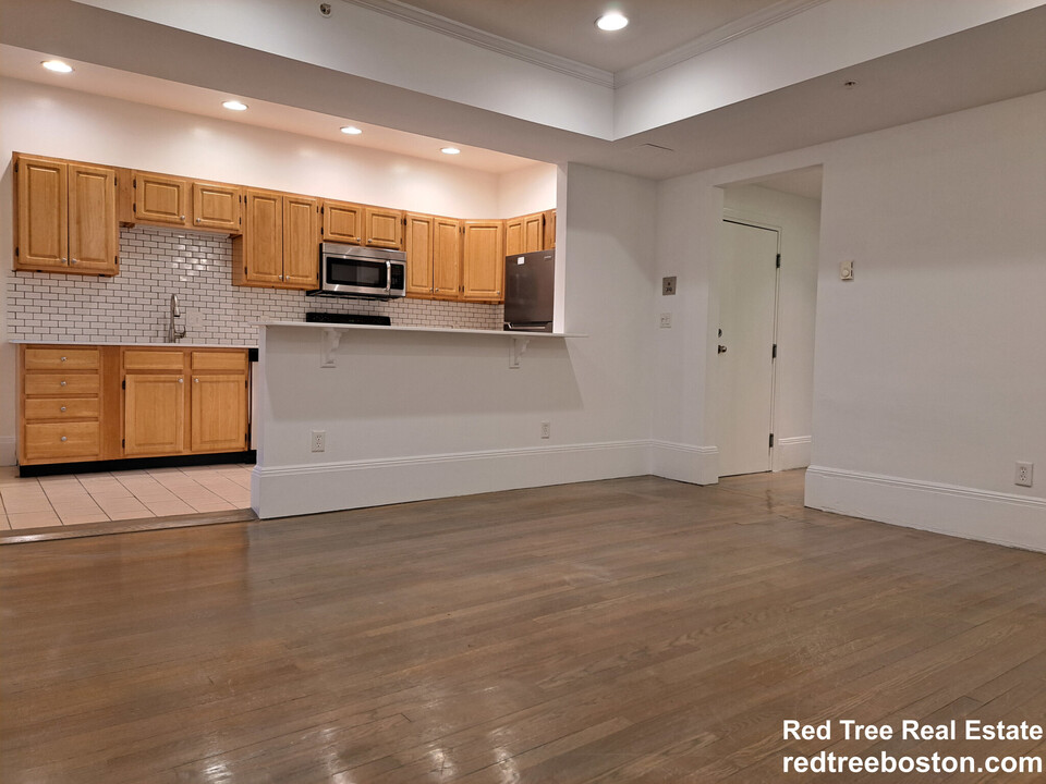 1402 Beacon St, Unit 1404 #3 in Brookline, MA - Foto de edificio