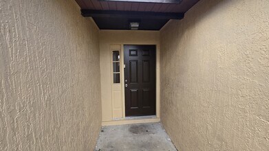 4854 Kingston Cir in Kissimmee, FL - Foto de edificio - Building Photo