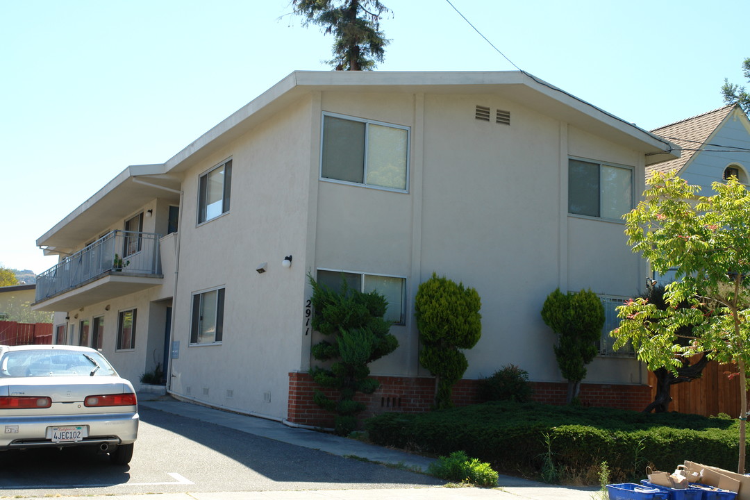 2911 Deakin in Berkeley, CA - Building Photo