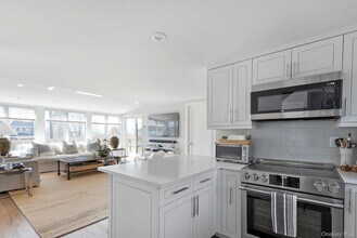 23 Landing Ln in Southampton, NY - Building Photo - Building Photo