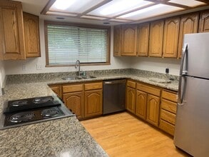 905 SE Mystic Dr in Grants Pass, OR - Building Photo - Building Photo
