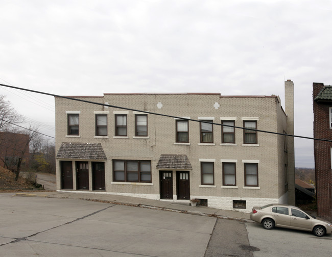 3273 Raleigh Ave in Pittsburgh, PA - Foto de edificio - Building Photo