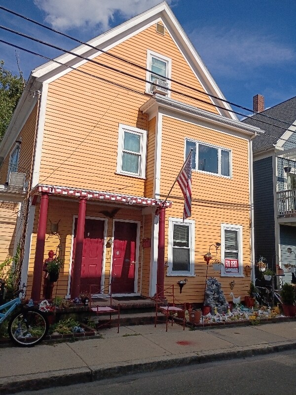 38 Hanson St