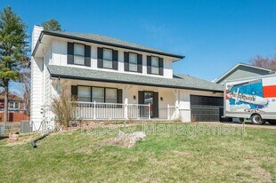 7613 Prairie Ave in Urbandale, IA - Building Photo