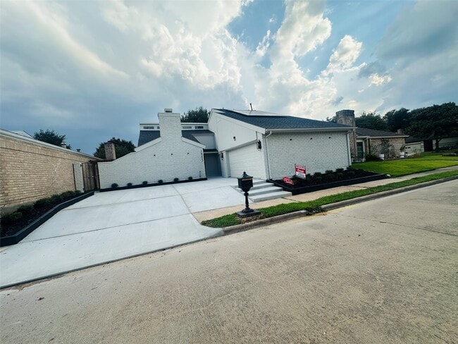 14223 Stokesmount Dr in Houston, TX - Building Photo - Building Photo