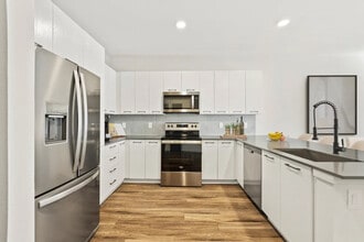 Azalea Luxury Apartments in Tampa, FL - Building Photo - Building Photo