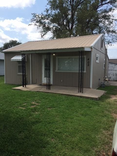 405 S Walnut St in South Hutchinson, KS - Building Photo