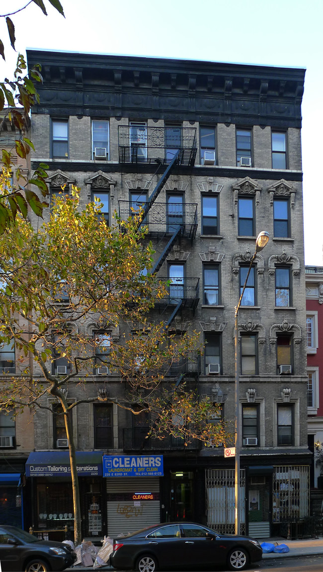 226 E 83rd St in New York, NY - Building Photo - Building Photo