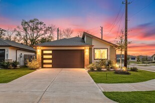 12902 Wempe Wy in Houston, TX - Building Photo