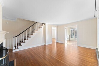 57 Pomander Walk in Ridgewood, NJ - Building Photo - Building Photo