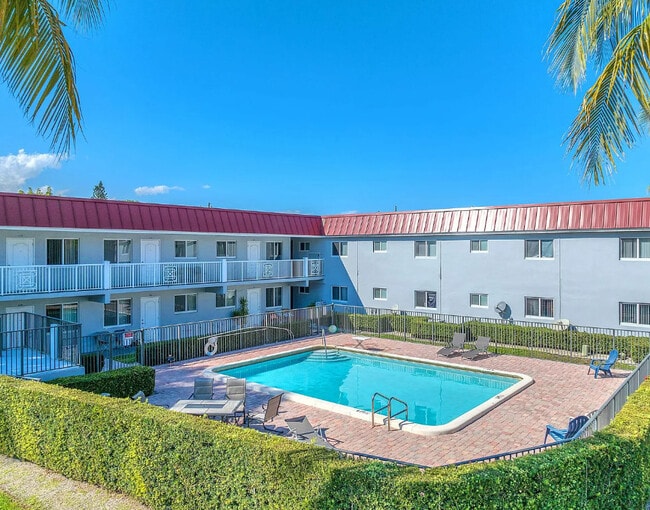 450 W Camino Real in Boca Raton, FL - Building Photo - Building Photo
