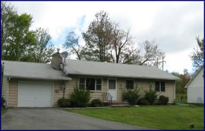 633 Lakeside Dr in Tobyhanna, PA - Building Photo