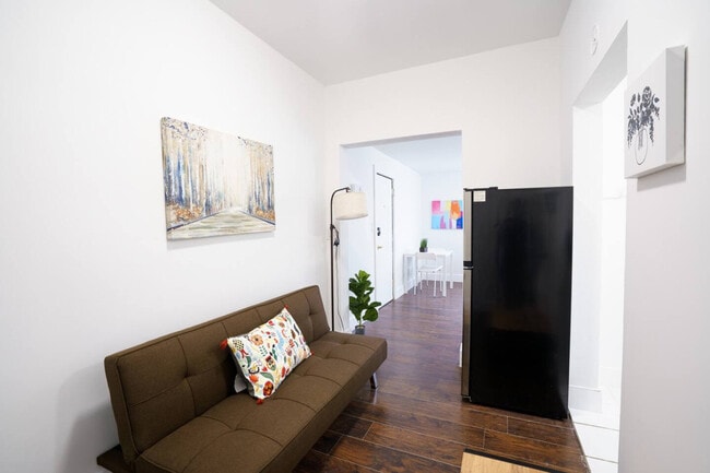 444 Ponce de Leon in Coral Gables, FL - Building Photo - Building Photo