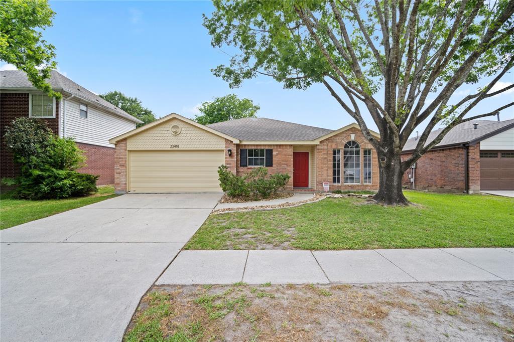 23418 Summer Pine Dr in Spring, TX - Foto de edificio
