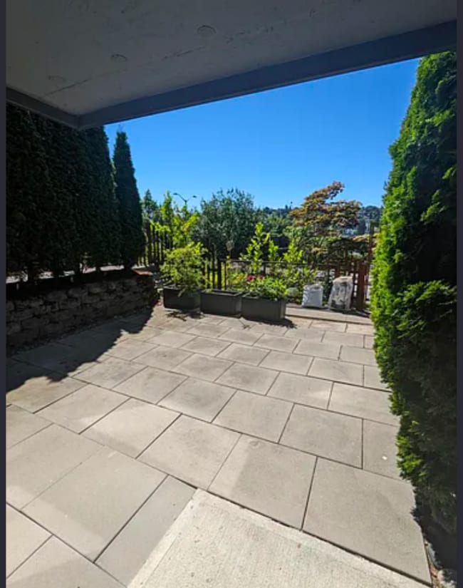 3420 15th Ave W, Unit 108 in Seattle, WA - Foto de edificio - Building Photo