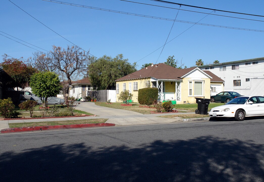 913-915 S Flower St in Inglewood, CA - Building Photo