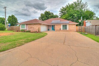 100 3 Oaks Dr in Midwest City, OK - Building Photo - Building Photo